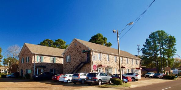 The Quadrangle: 5846 Ridgewood Rd, Jackson, MS 39211